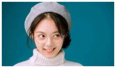 ​赵今麦代言“运动内衣”，将皮肤晒成小麦色，这腰怕是被上帝吻过