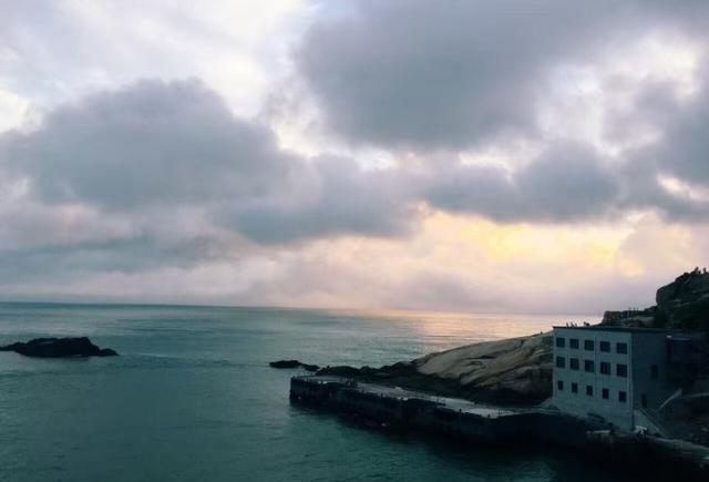 当一艘船沉入海底，当一个人成了谜，东极邂逅之旅