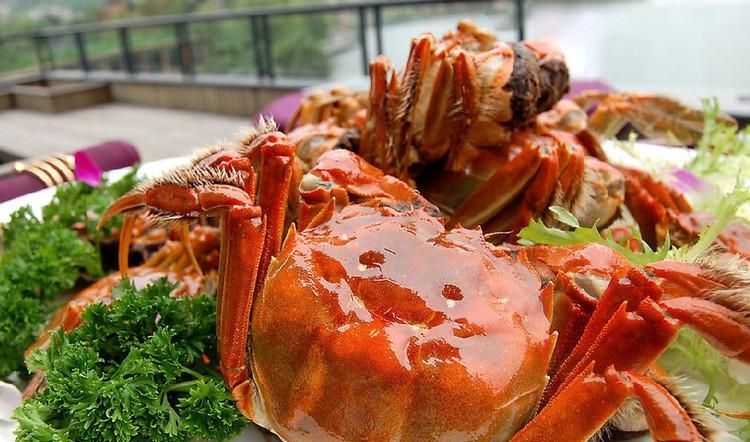 收到礼盒装大闸蟹一箱,怎么保存可以久一点,我后天拿回家才吃,住的地方没冰箱