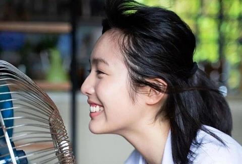 女孩子哭了怎么安慰?安慰女生的9个高情商做法2