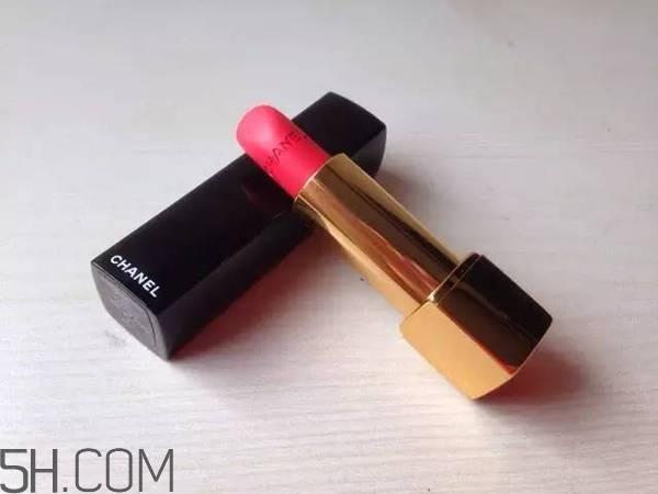 香奈儿丝绒口红43适合黄皮吗？香奈儿口红哪个色最火？