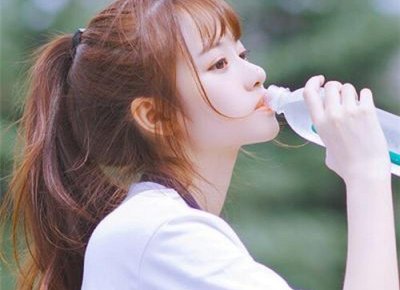 ​易烊千玺的公司（工作室辟谣易烊千玺投资时代峰峻）