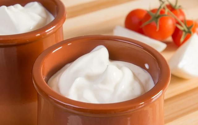 酸奶和牛奶哪个营养更好（牛奶和酸奶到底哪个更好）(2)