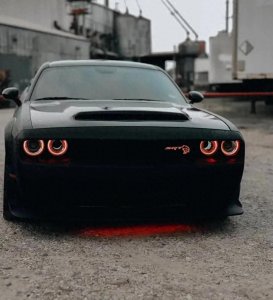 ​道奇地狱猫肌肉与性能的终极碰撞，揭秘这款极致座驾的惊人魅力！