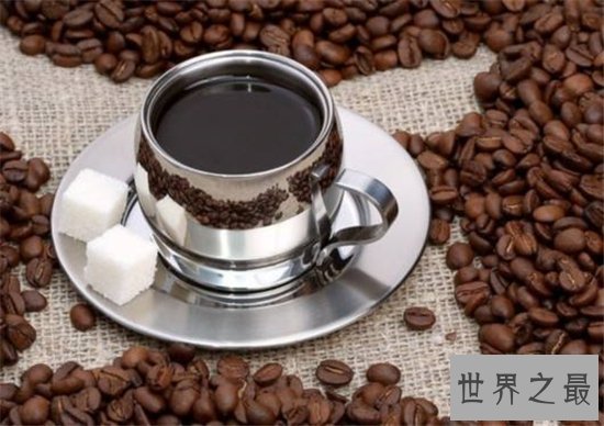 咖啡因过敏会引发鼻炎和哮喘，空腹喝咖啡对胃刺激大