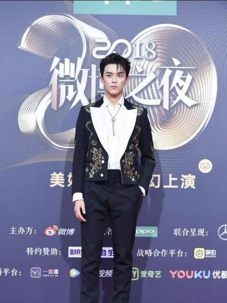 新浪微博之夜众明星齐聚一堂 林志玲性感礼服惊艳全场