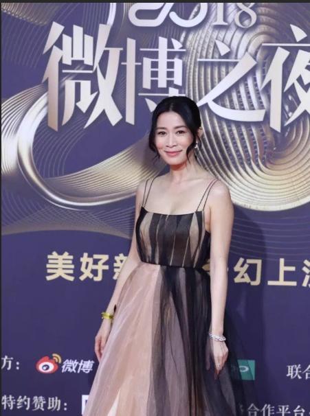 新浪微博之夜众明星齐聚一堂 林志玲性感礼服惊艳全场