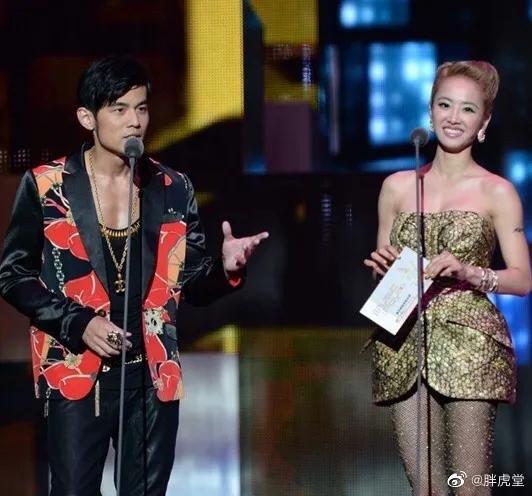  周杰伦和蔡依林在一起过吗(周杰伦和蔡依林谈过恋爱吗)