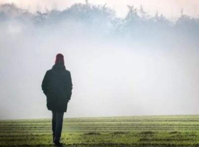 ​鬼魂现身夜晚空荡荡的办公室传出恐怖的键盘敲击声