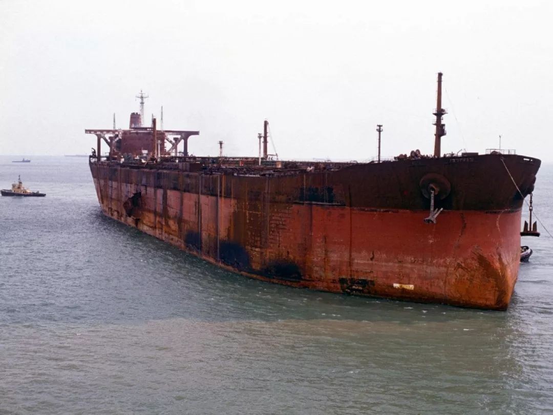 世界上最大的船有多大？当数据对比航母才知道，航母就是小儿科