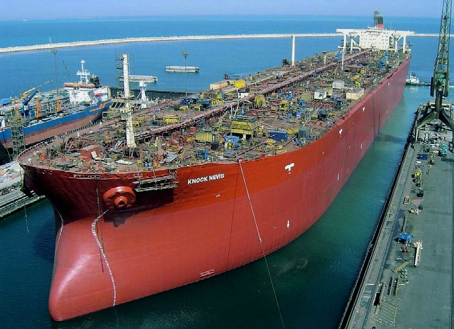 世界上最大的船有多大？当数据对比航母才知道，航母就是小儿科