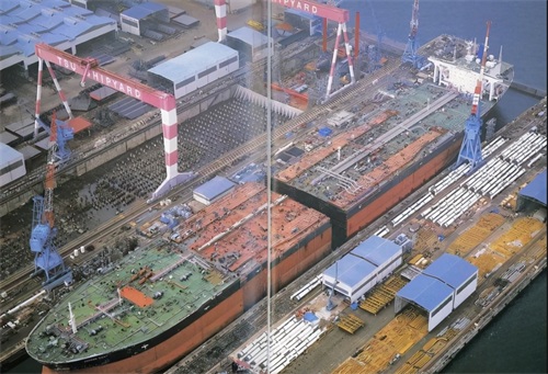 世界上最大的船有多大？当数据对比航母才知道，航母就是小儿科