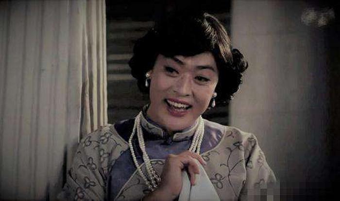 因拍戏双目失明,抑郁自杀两次失败,今女装亮相成视帝!