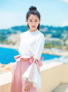 有谁喜欢关晓彤(关晓彤很高吗)