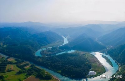 ​少将王英高，买1件衣服5个子女穿，3位亲家分别是元帅上将中将