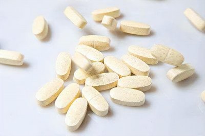 维生素b12片的功效与作用(每天坚持吃维生素B12，6个症状被改善，早知有帮助