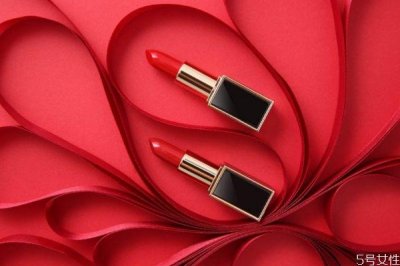 ​天气热口红会化吗 口红放冰箱多久拿出来