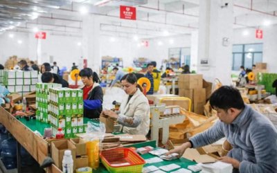 ​拼多多遭遇“滑铁卢”：市值蒸发超千亿元，低价神话的黄昏来了？