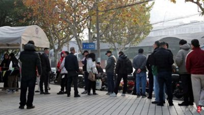 ​上海人一拥而入，有的全家出动：省好几万！官方增开窗口，业务量翻倍