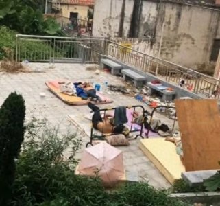 ​睡桥洞做日结吃了上顿没下顿的“三和大神”，现在去哪了？