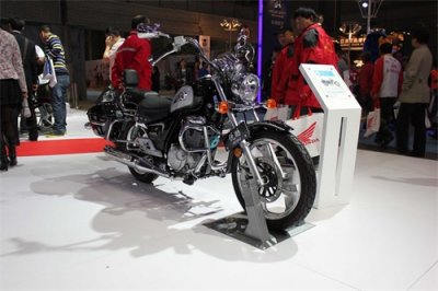 ​豪爵新款150小太子，排量适中，颜值颇高，售价11800元，适合代步