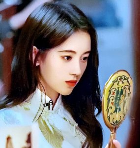 ​鞠婧祎整容过度？脸上有多完美，后遗症就有多明显