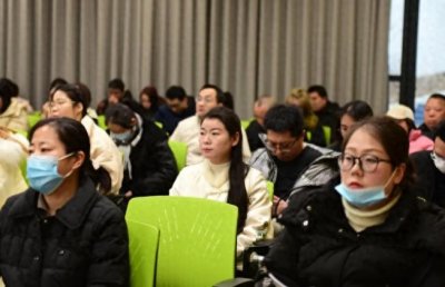 ​双向奔赴 健康成长——西安市雁塔区第六小学举办春季学期初家长会暨青葵好父母