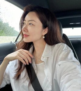 ​熊黛林大婚后曝光幸福生活：双胞胎女儿、受伤脚踝引热议