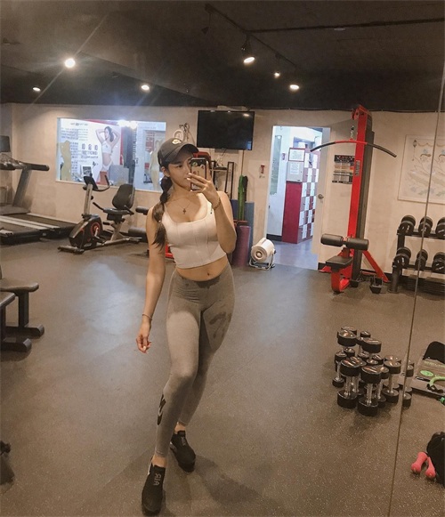 32岁的韩国欧尼，儿子8岁，健身10年，依然保持着少女般的身材